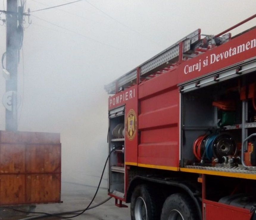 Incendiu la Termocentrala din Turceni. Pompieri: ”Degajări mari de fum, ard cabluri electrice”