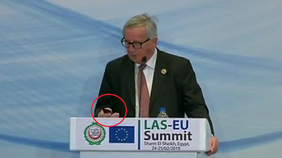Jean-Claude Juncker, întrerupt insistent de soție în timpul unui discurs. Reacția sa
