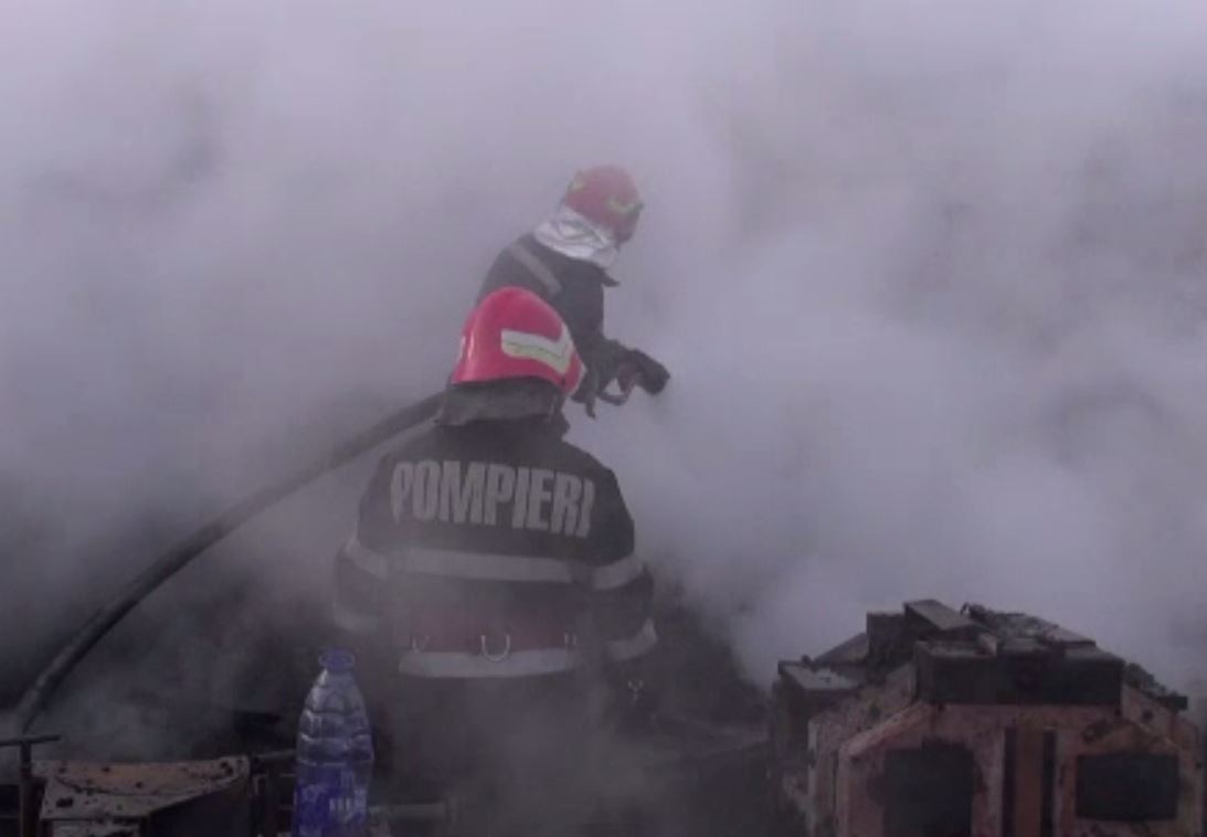 Explozie, urmată de incendiu, la uzina de armament din Cugir. Elicopterul SMURD chemat pentru o victimă cu arsuri grave