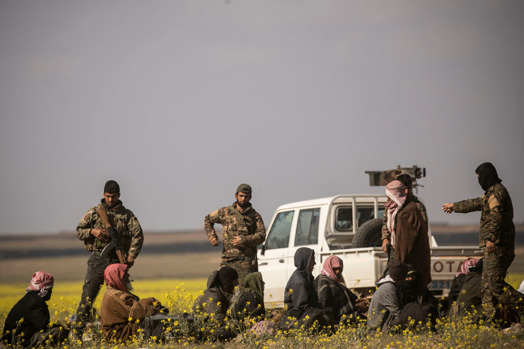 Ultimii jihadişti ISIS, printre care copii şi invalizi, dau bătălia finală. GALERIE FOTO - Imaginea 4