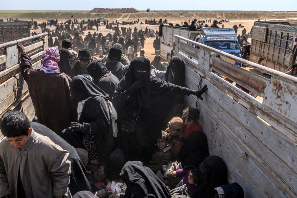 Ultimii jihadişti ISIS, printre care copii şi invalizi, dau bătălia finală. GALERIE FOTO - Imaginea 5