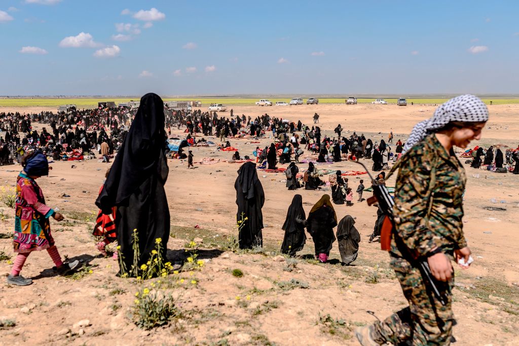 Ultimii jihadişti ISIS, printre care copii şi invalizi, dau bătălia finală. GALERIE FOTO - Imaginea 9