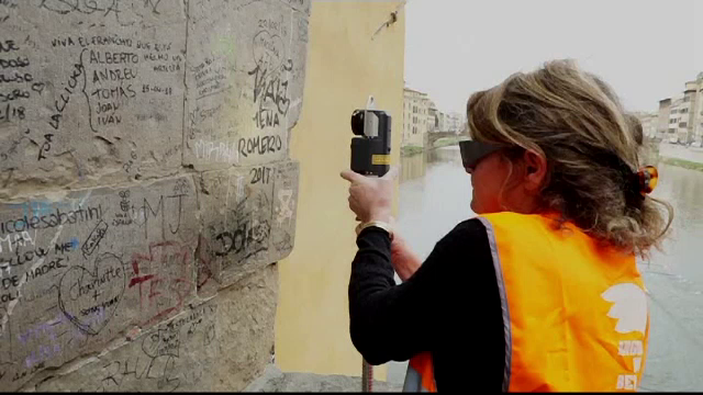 Metoda de ultimă generație pentru curățarea obiectivelor turistice de graffiti - Imaginea 1