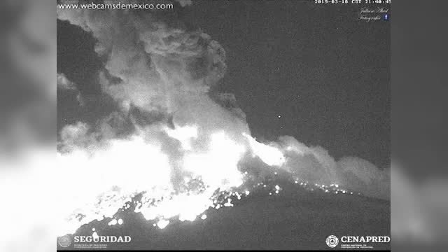 Vulcanul Popocatepetl din Mexic, una dintre cele mai mari eruptii din ultimii ani