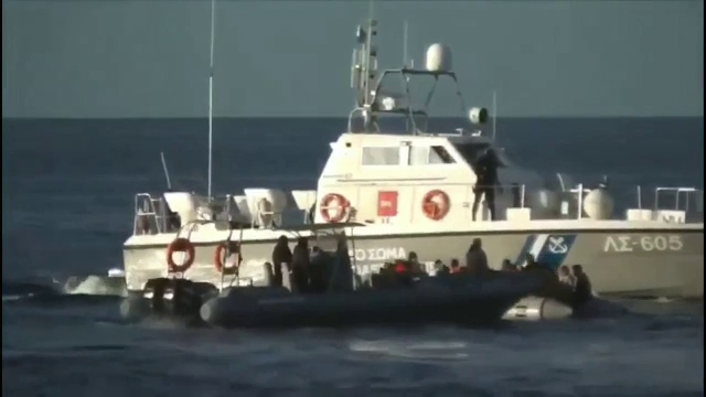 „Grecia, scutul Europei în criza migranților”. Scene dramatice în Marea Egee - Imaginea 1