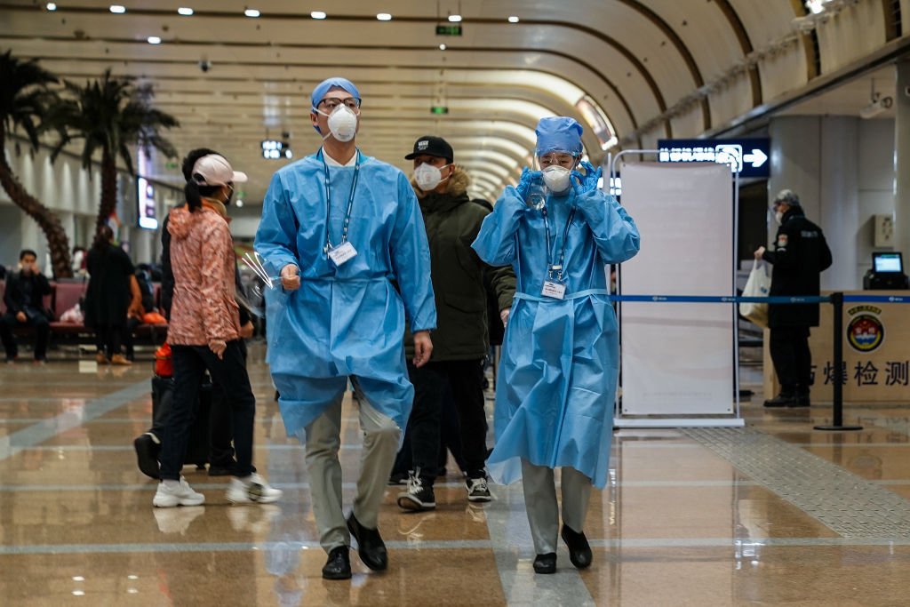 Un purtător de cuvânt al guvernului chinez sugerează că virusul din Wuhan ar fi putut fi adus de armata SUA