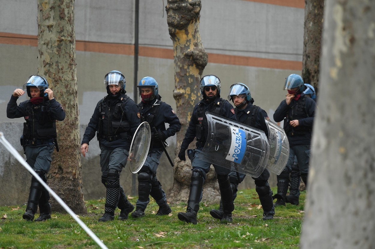 Revolte în închisorile din Italia din cauza coronavirusului: gardieni luați ostatici și 6 morți - Imaginea 3