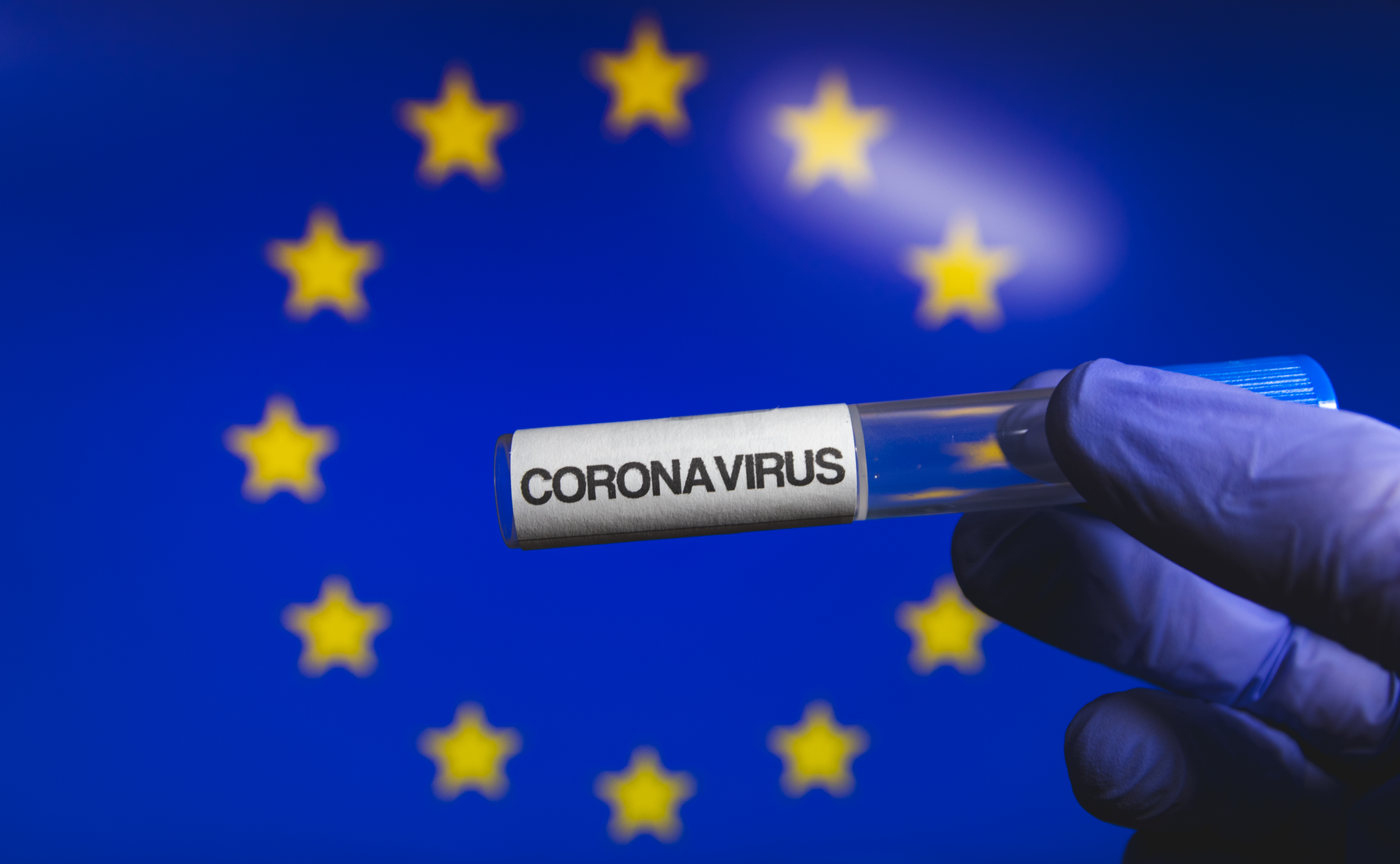 UE îndeamnă la limitarea călătoriilor, pentru combaterea răspândirii noilor tulpini de Covid-19
