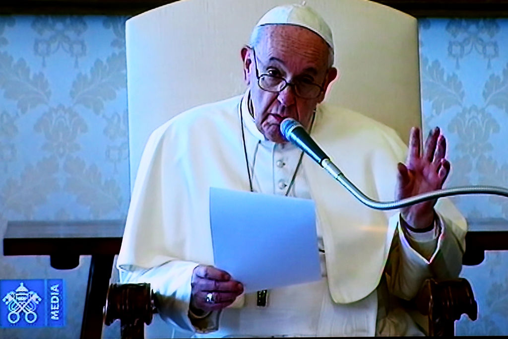 Papa Francisc spune că izolarea în casă aduce familiile împreună: ”Bogăția noastră se află în lucrurile mărunte”
