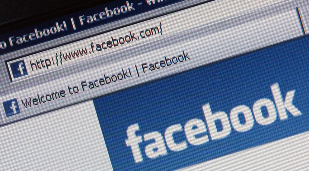 Autentificarea în doi paşi devine obligatorie pentru conturile de Facebook considerate cu risc ridicat