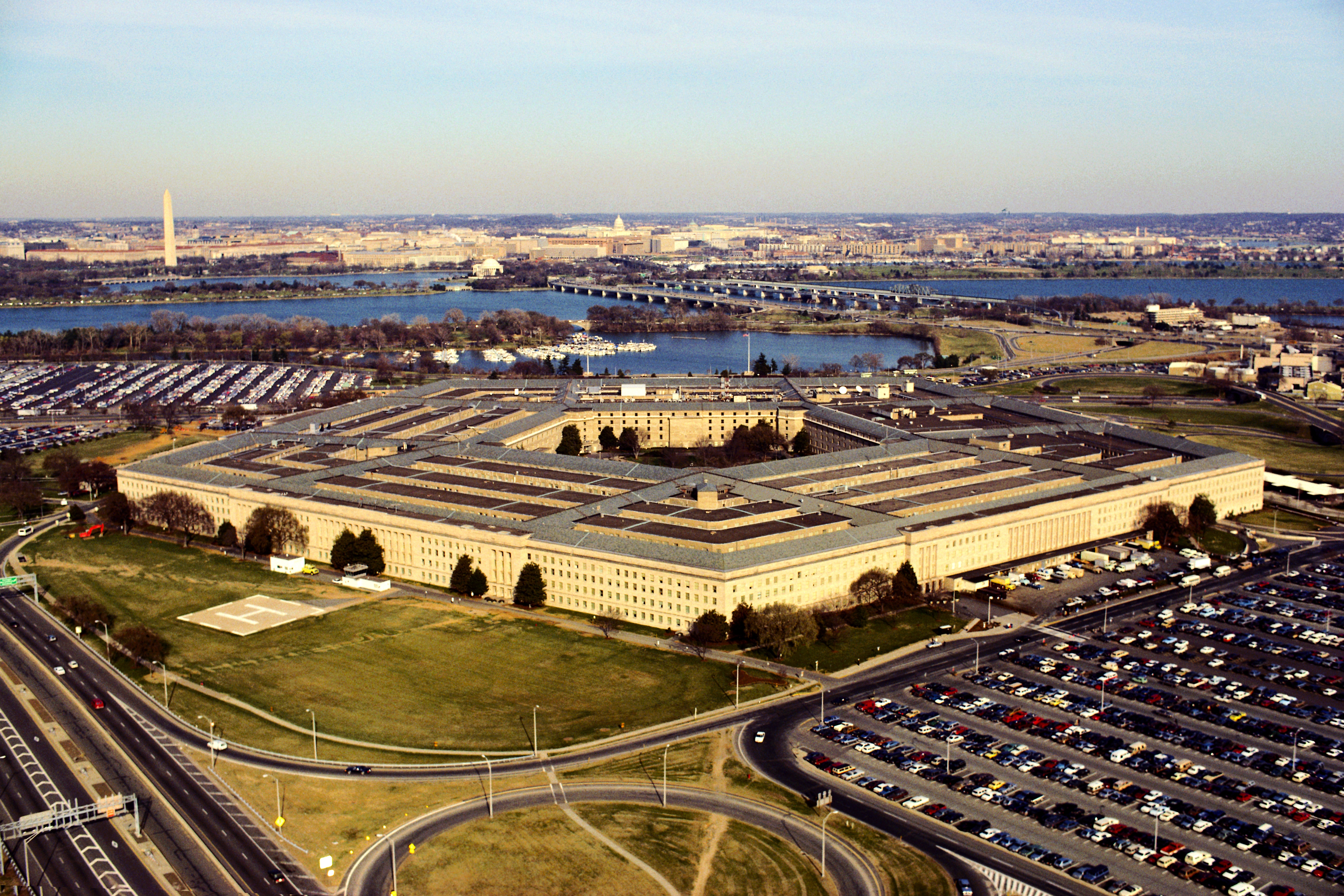 Mai mulţi demnitari importanţi din Pentagon au demisionat după înlocuirea lui Mark Esper