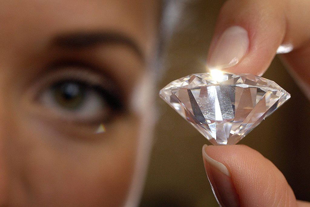 Cât a costat cel mai scump diamant vândut vreodată în România