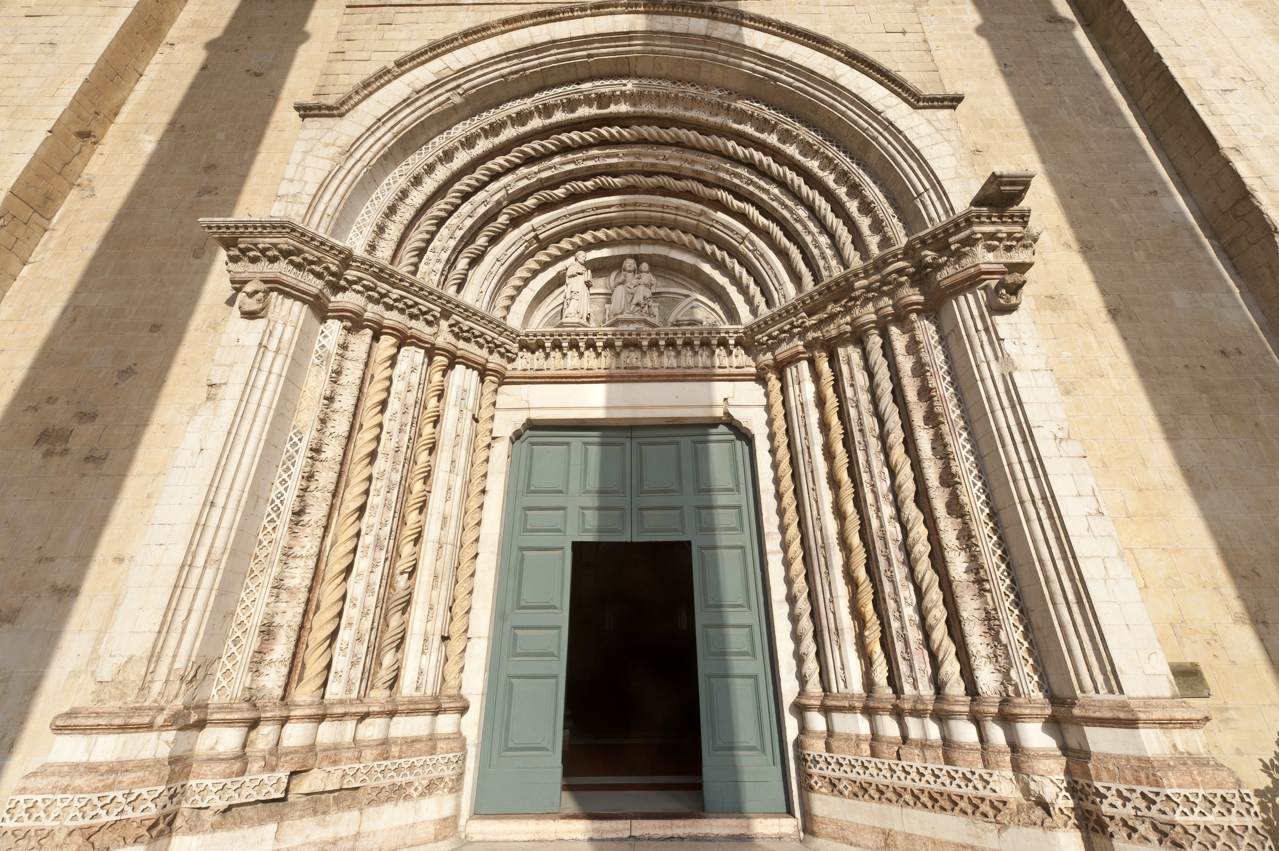 Biserica de la care a pornit epidemia de coronavirus din Franța: ”A fost o bombă cu ceas!”