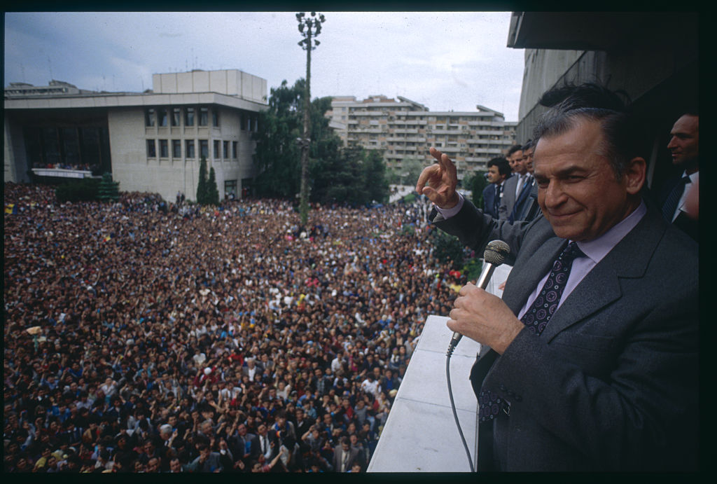 Ion Iliescu împlinește 91 de ani. Fotografii istorice cu fostul președinte al României - Imaginea 21