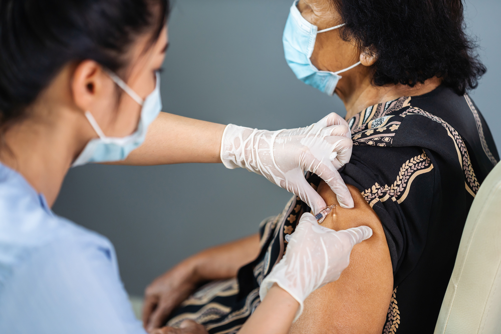 Femeie din Japonia, moartă de hemoragie cerebrală la trei zile după vaccinare anti-COVID