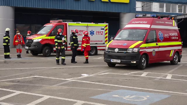 Zeci de persoane evacuate dintr-un hypermarket din Baia Mare, din cauza mirosului de gaz
