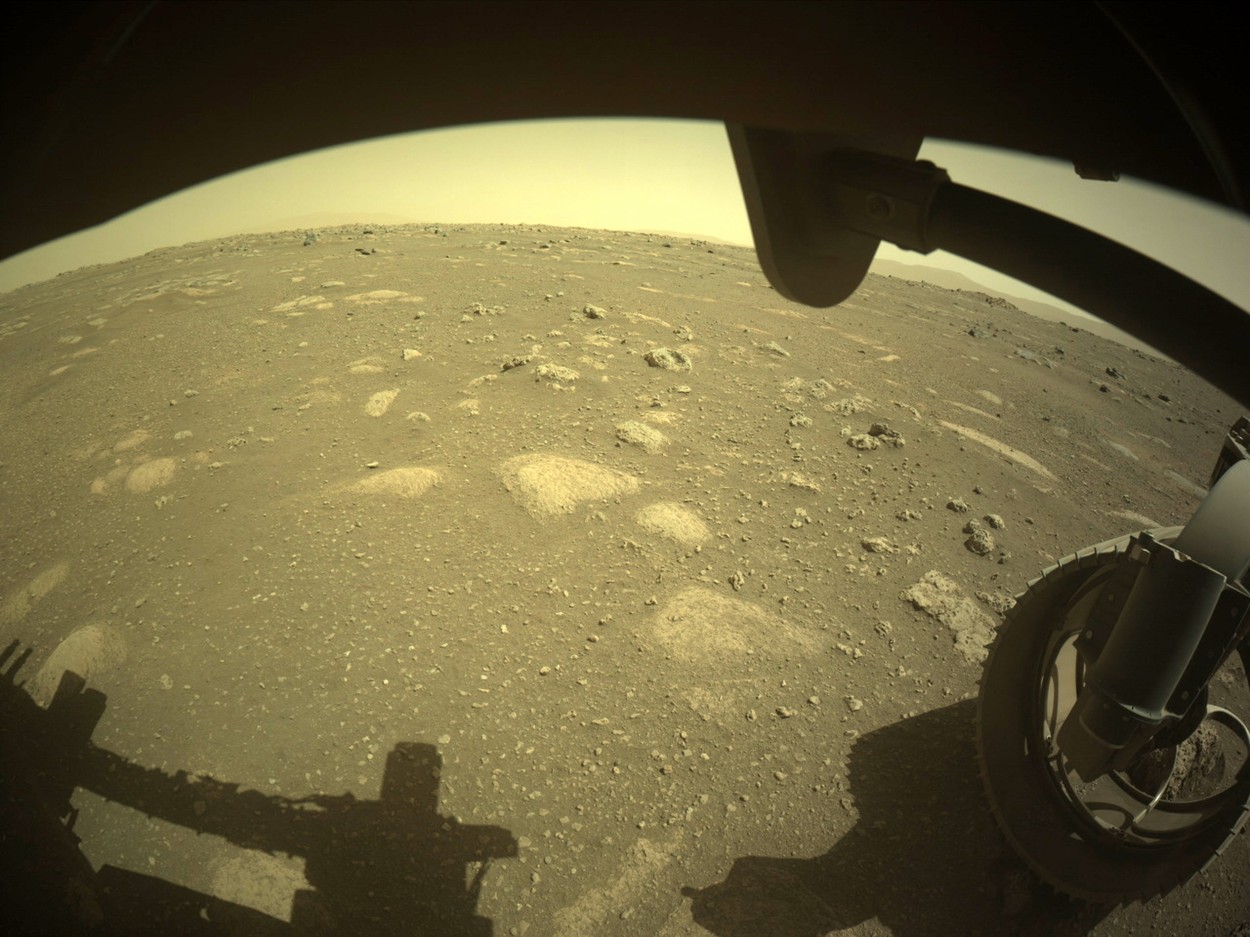 Perseverance a început oficial explorarea. Noi imagini spectaculoase de pe Marte - Imaginea 2