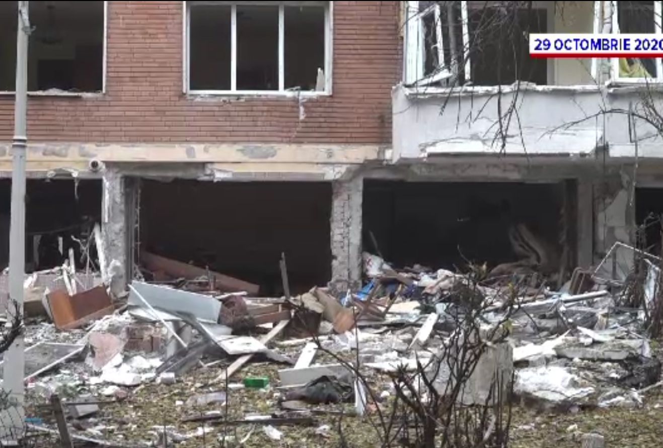 Locatarii blocului din Galați afectat de o explozie puternică nu au bani pentru consolidare. Primăria nu poate plăti