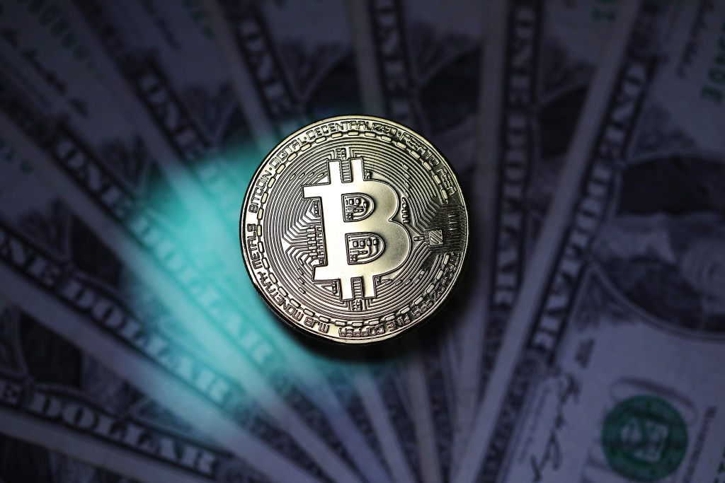 Bitcoin continuă să scadă. Criptomoneda a ajuns la cea mai scăzută valoare din ultimele cinci luni