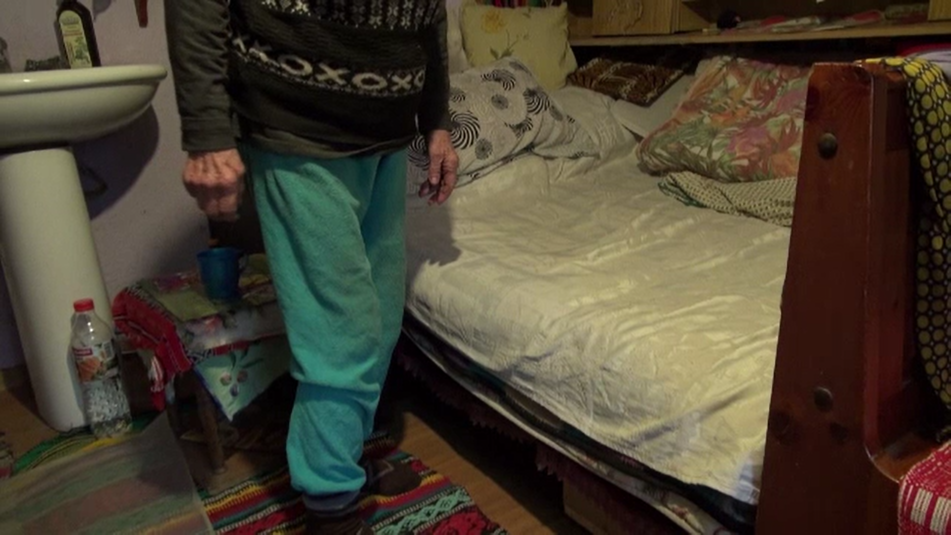 Un tânăr din Bacău a încălcat măsura arestului la domiciliu și este bănuit că a violat o femeie de 86 de ani