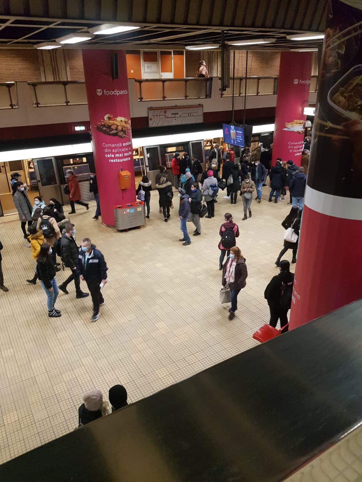 Incident la metrou. Un călător a căzut pe șine la Piața Unirii - Imaginea 3