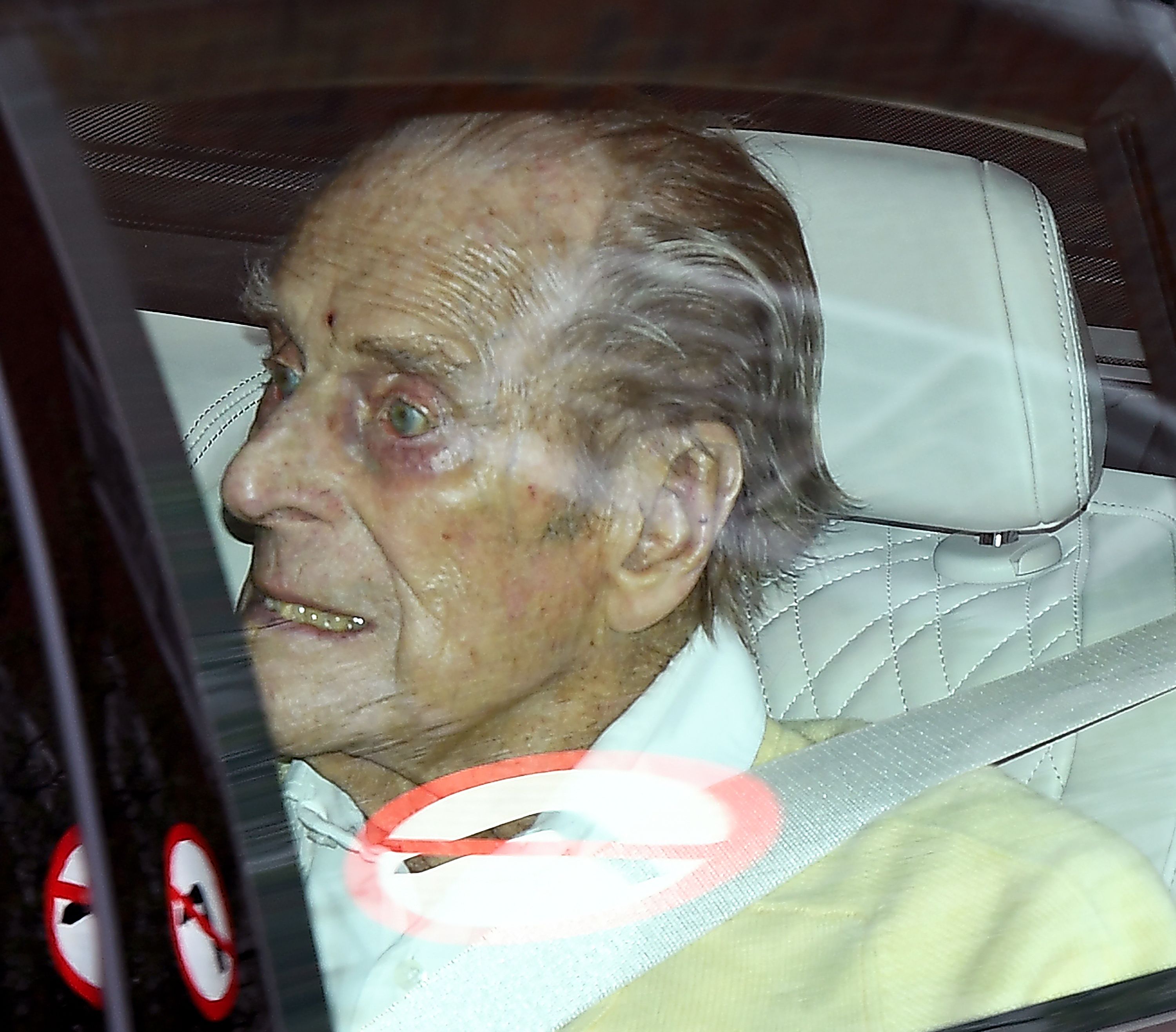 Prinţul Philip, în vârstă de 99 de ani, a ieșit din spital după o lună. Ce tratamente a urmat