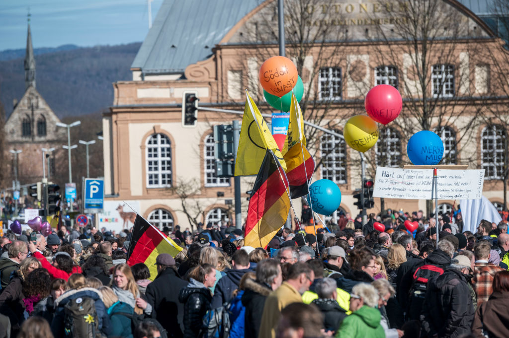 Ciocniri între forţele de ordine şi manifestanţi, la un protest anti-restricții organizat în Germania - Imaginea 4