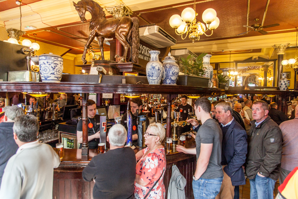 Cum se chinuie să supraviețuiască celebrele pub-uri britanice în pandemie. „A fost brutal când am realizat ce se întâmplă”