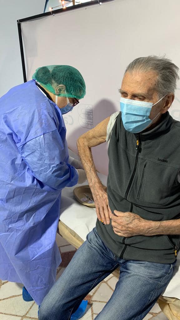 Un veteran din Al Doilea Război Mondial, în vârstă de 99 de ani, s-a vaccinat anti Covid-19 - Imaginea 3