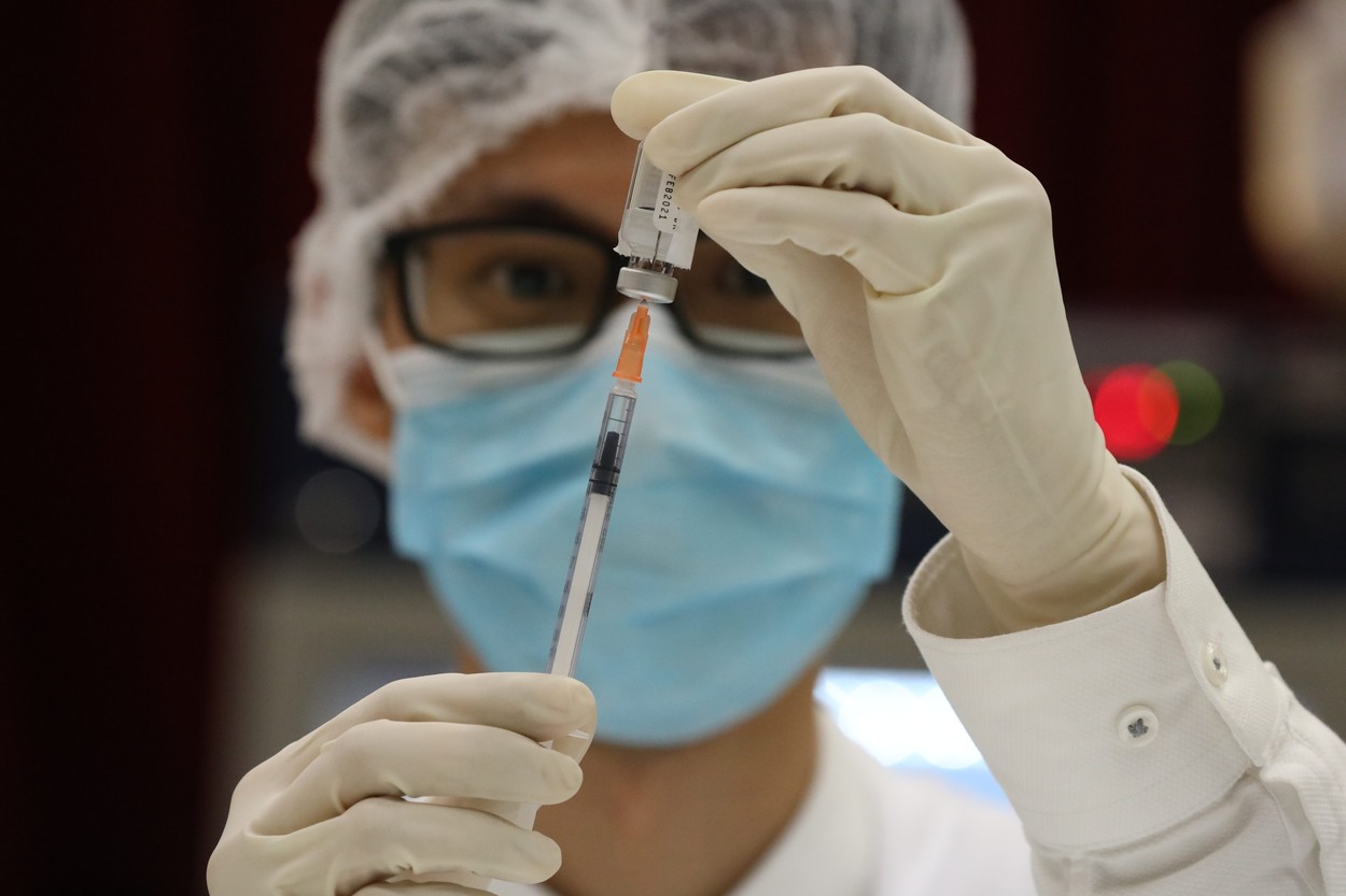 Hong Kong suspendă vaccinarea cu serul de la Pfizer/BioNTech, în urma anunţului privind un defect de ambalare