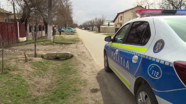 Un tânăr din Dâmbovița a fugit de poliție și s-a răsturnat în șanț cu peste 180 km/h. Ce a urmat
