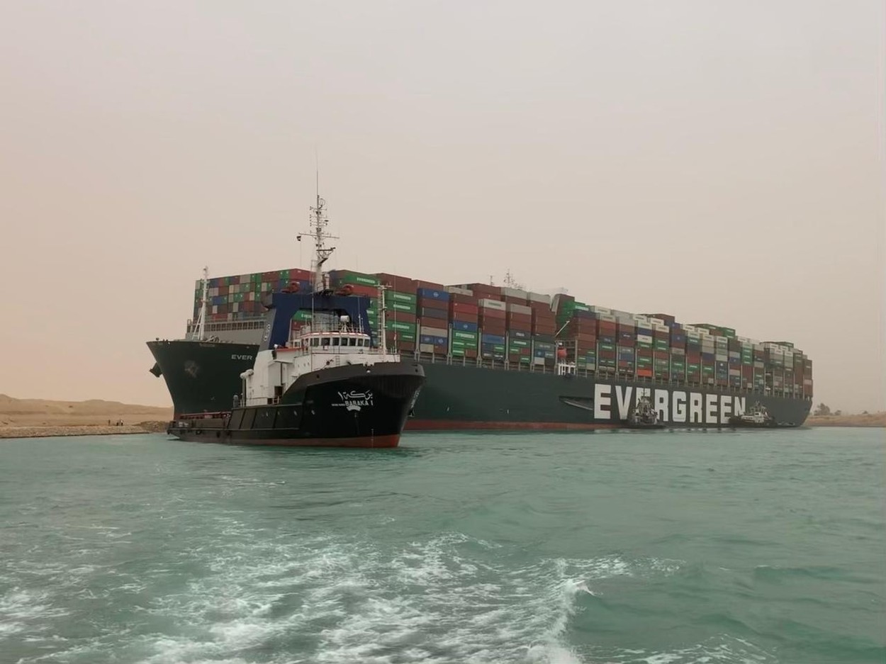 FOTO. Traseul bizar al navei care a rămas blocată în canalul Suez. Ce s-a văzut pe GPS - Imaginea 1