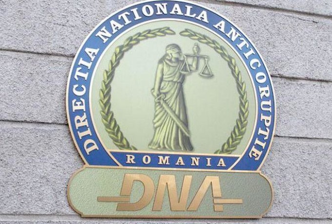 Un specialist din DNA a fost arestat de DNA, după ce a fost prins în flagrant cu o mită de 6000 euro