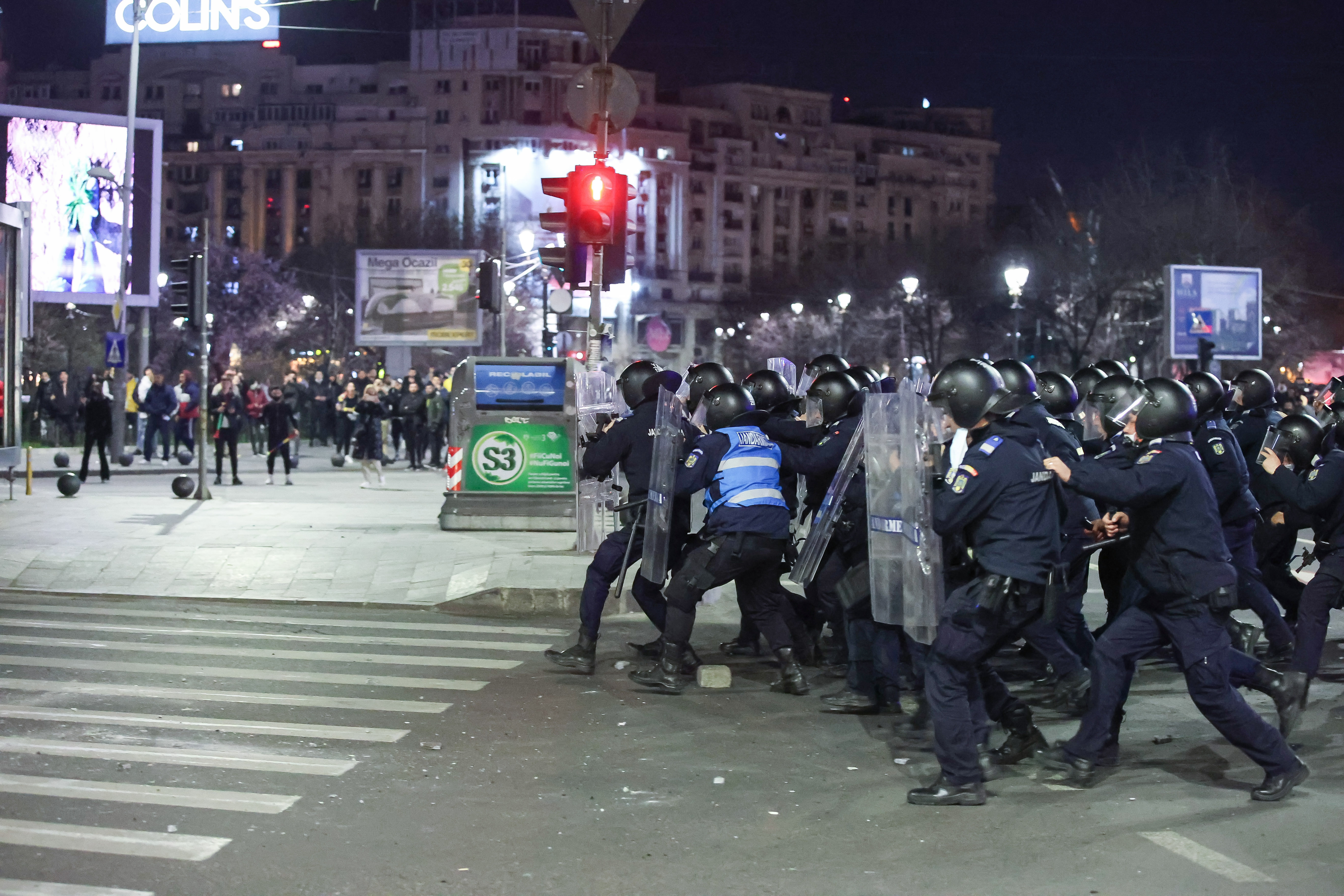 Un protestatar a fost reținut după violențele de luni spre marți din București. Salbă de dosare penale după audieri