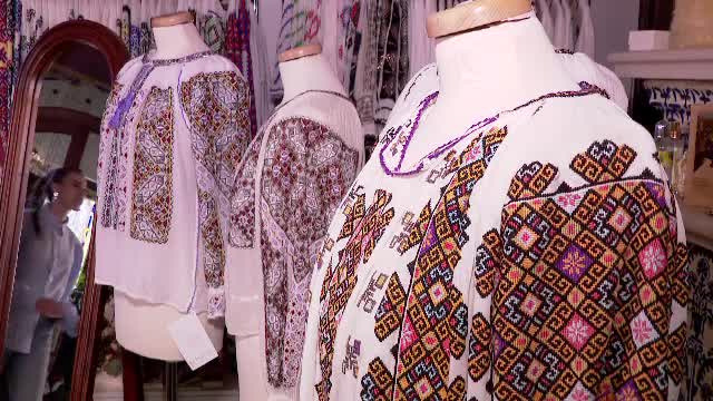 Ia românească, cămașa cu altiță, ar putea fi introdusă în patrimoniul mondial. UNESCO va decide