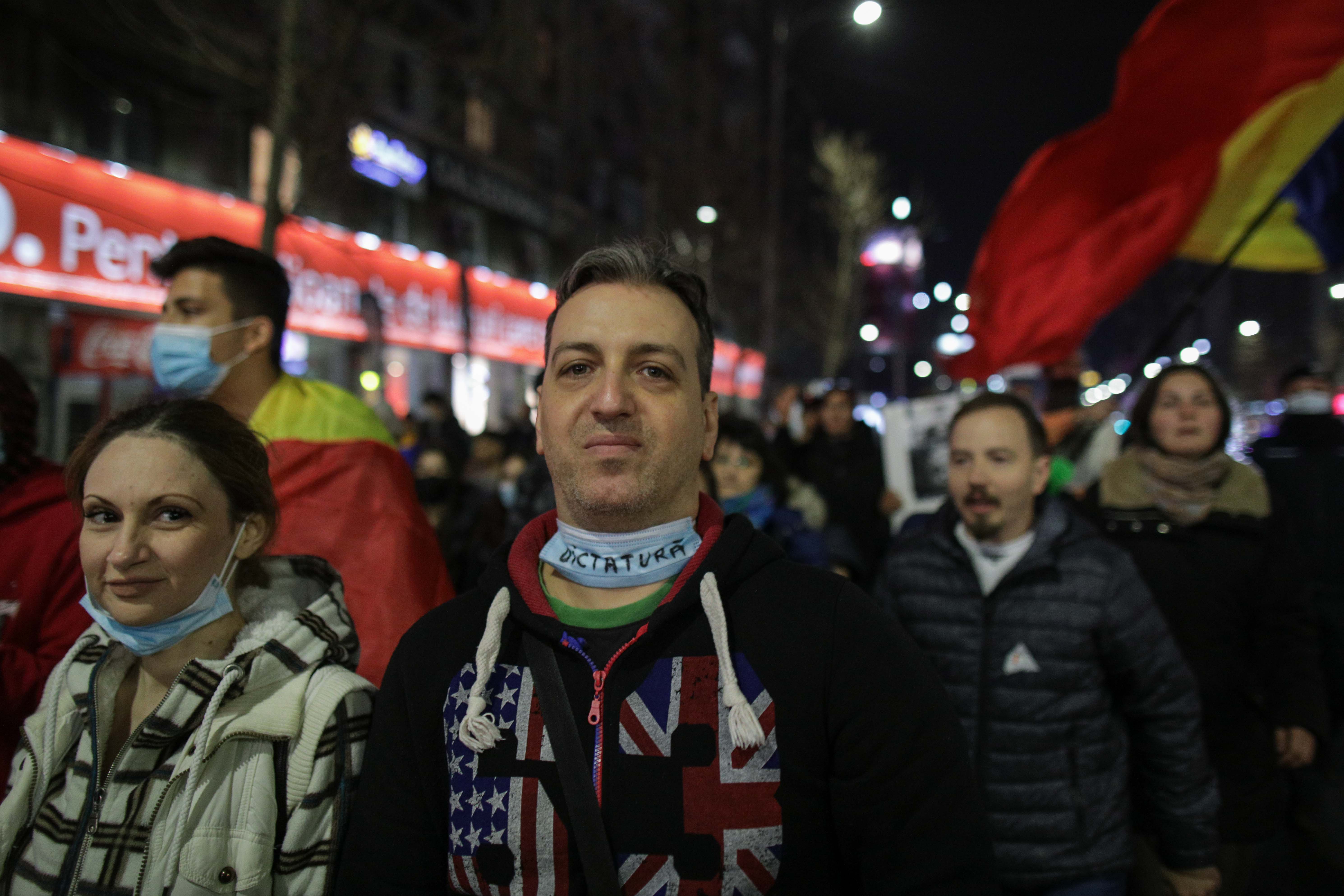 O nouă zi de proteste în Bucureşti şi în mai multe oraşe din ţară. „Jos cu starea de alertă” - Imaginea 4