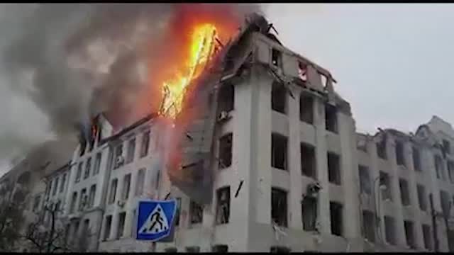 A șaptea zi de război. Rusia și-a intensificat atacurile asupra marilor orașe ucrainene. Au murit peste 2.000 de civili