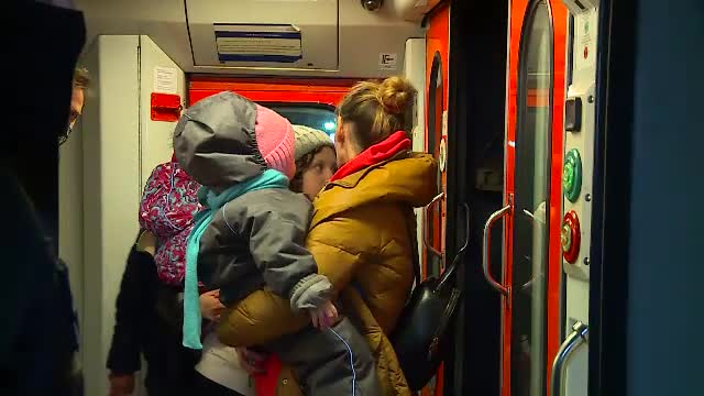 Un tren cu peste 400 de refugiați a ajuns în Gara de Nord din Capitală: „Situația se agrava de la o zi la alta”