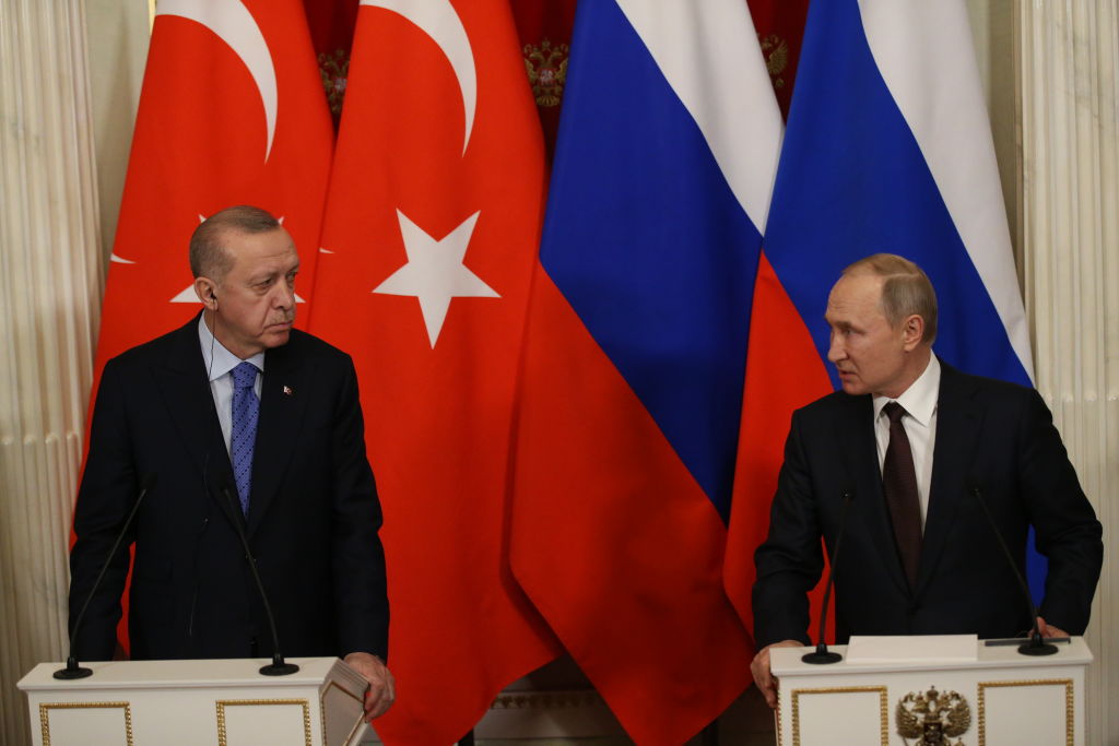 Erdogan îi cere lui Putin să se întâlnească cu Zelenski pentru a ''încorona'' negocierile de pace