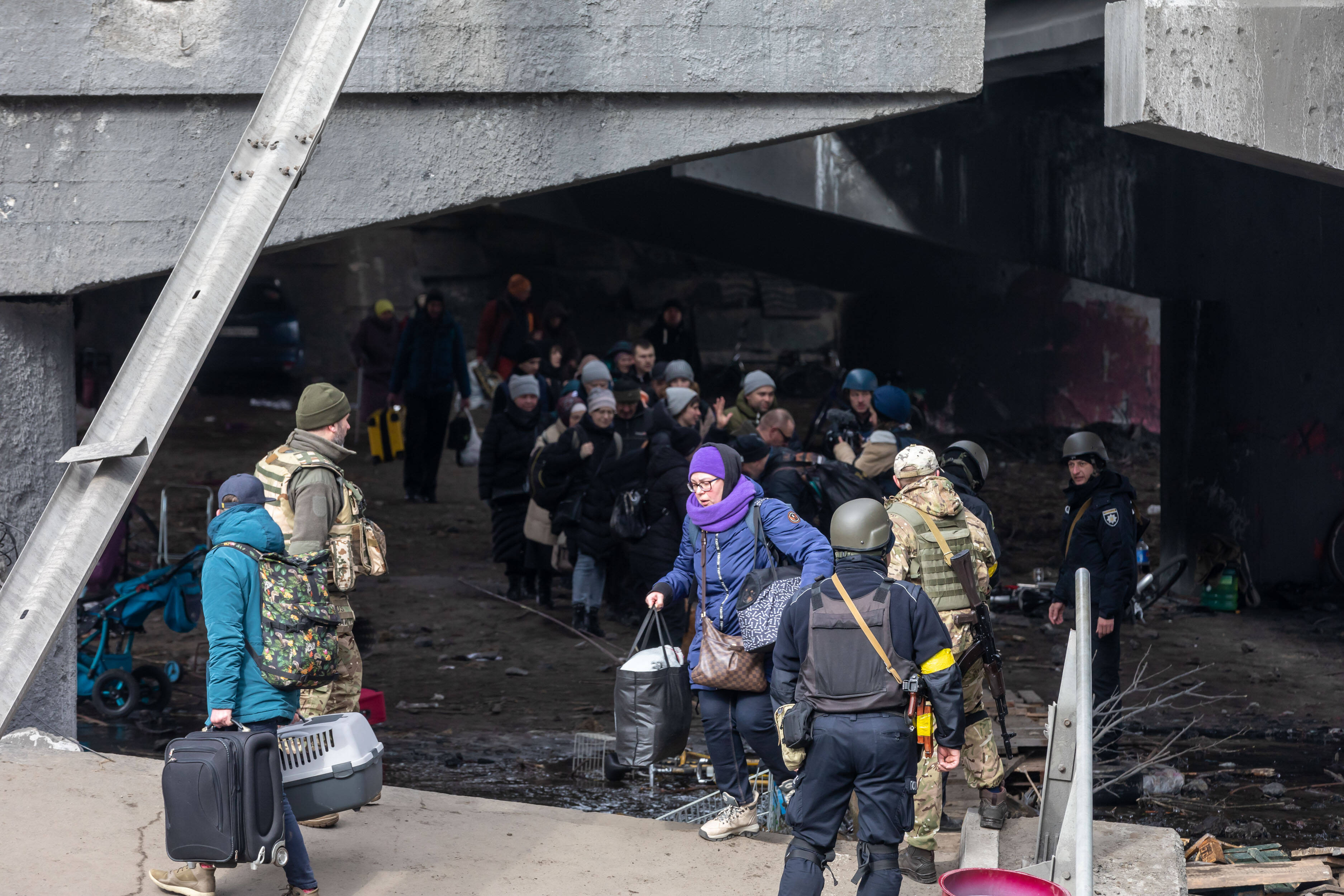 Guvernul ucrainean anunţă că urmează să deschidă noi culoare umanitare