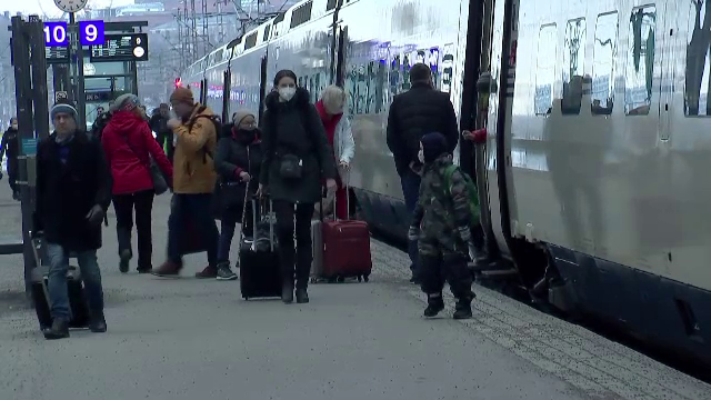 Rușii fug din țară în Finlanda sau Turcia. Trenurile către Helsinki sunt ticsite