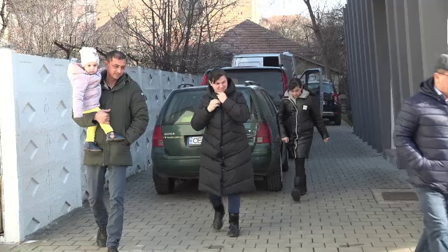 Trei familii din Cernăuți au ajuns la Alba-Iulia. Românii le-au sărit în ajutor