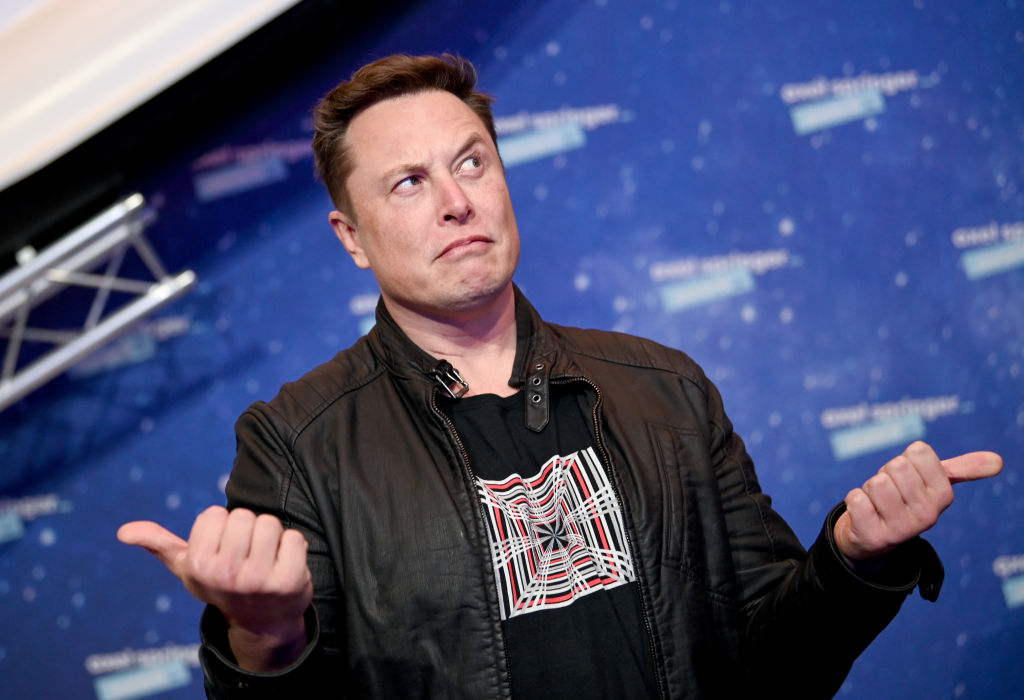 Elon Musk spune că îl poate bate pe Putin doar cu mâna stângă: ”Și nici măcar nu sunt stângaci”. De ce își zice acum Elona