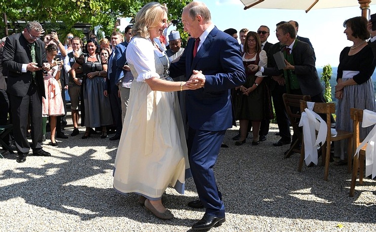 Darul de nuntă oferit de Putin fostului ministru de Externe al Austriei, motiv de scandal - Imaginea 4