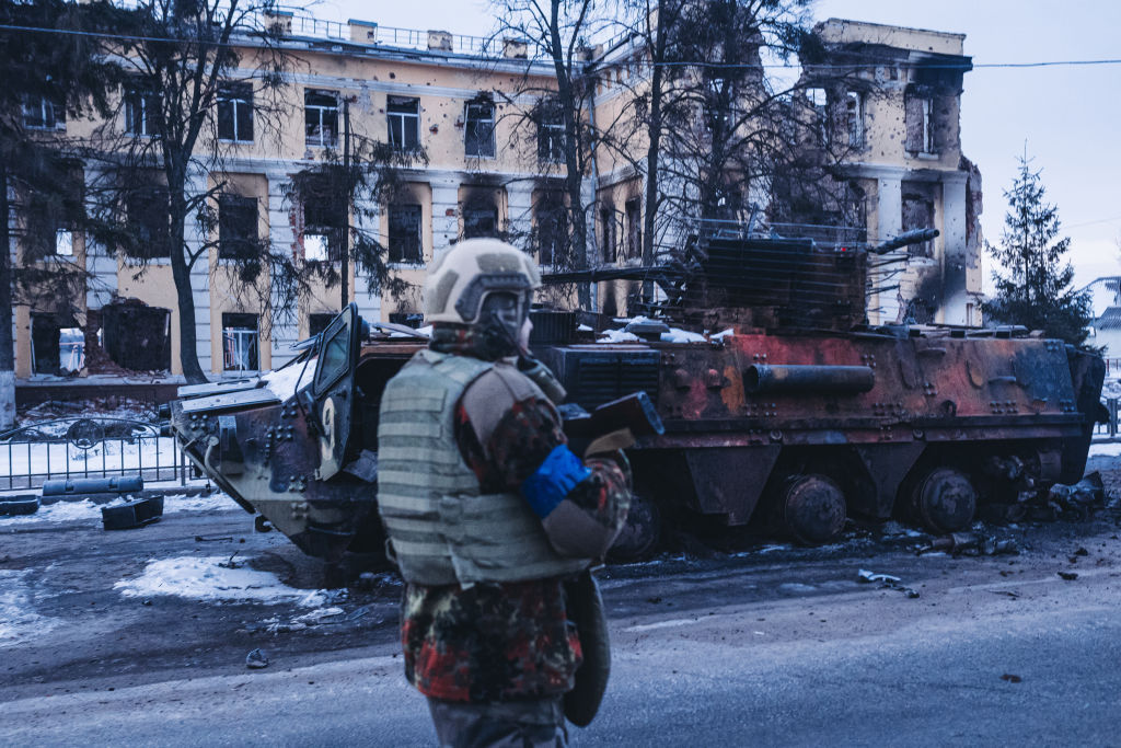 CNN: Într-un loc secret din Kiev, se reciclează armament rusesc pentru forţele ucrainene