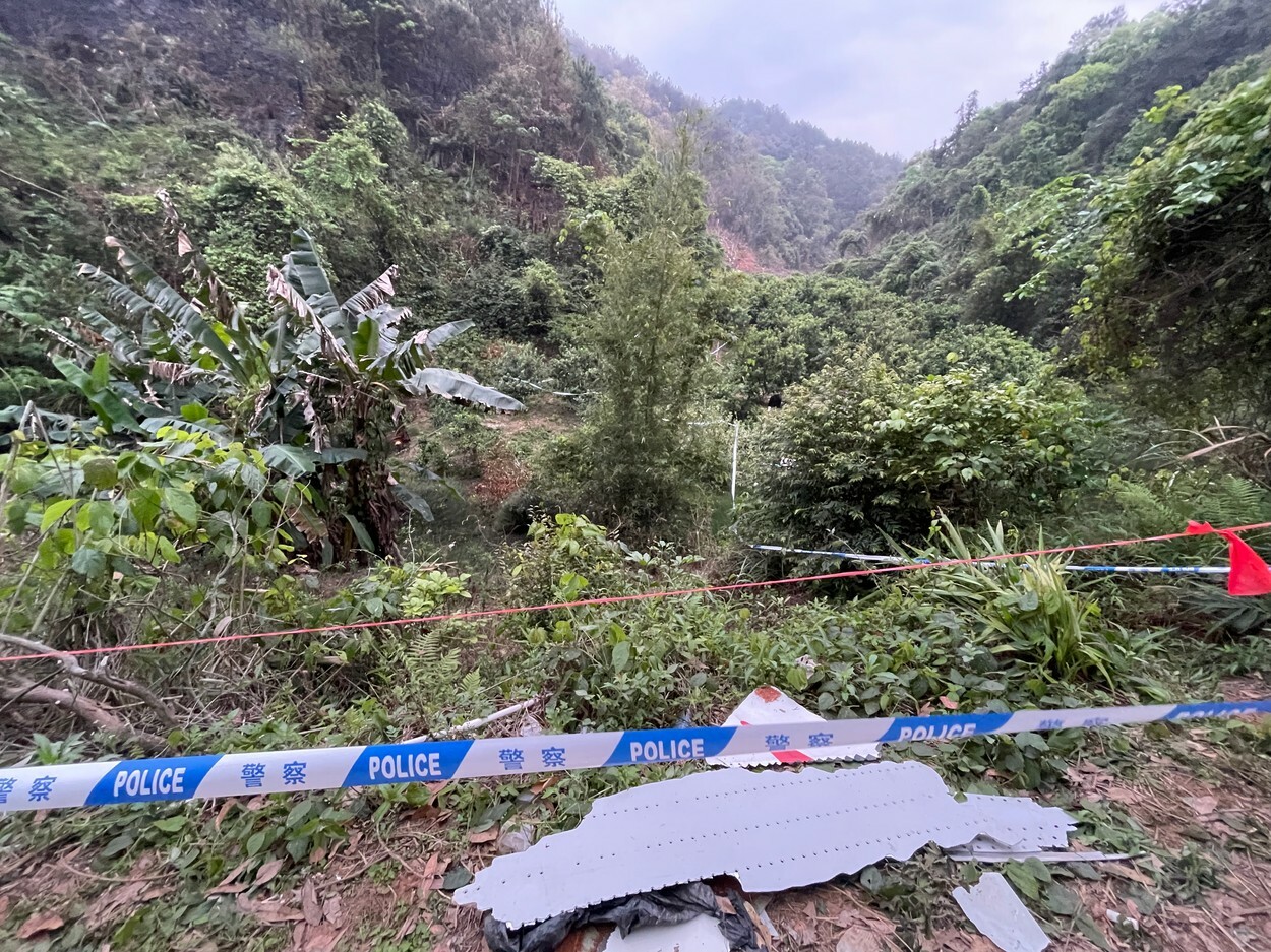 Prăbușirea avionului Boeing care a căzut în sudul Chinei ar fi fost intenționată, conform datelor de pe cutia neagră