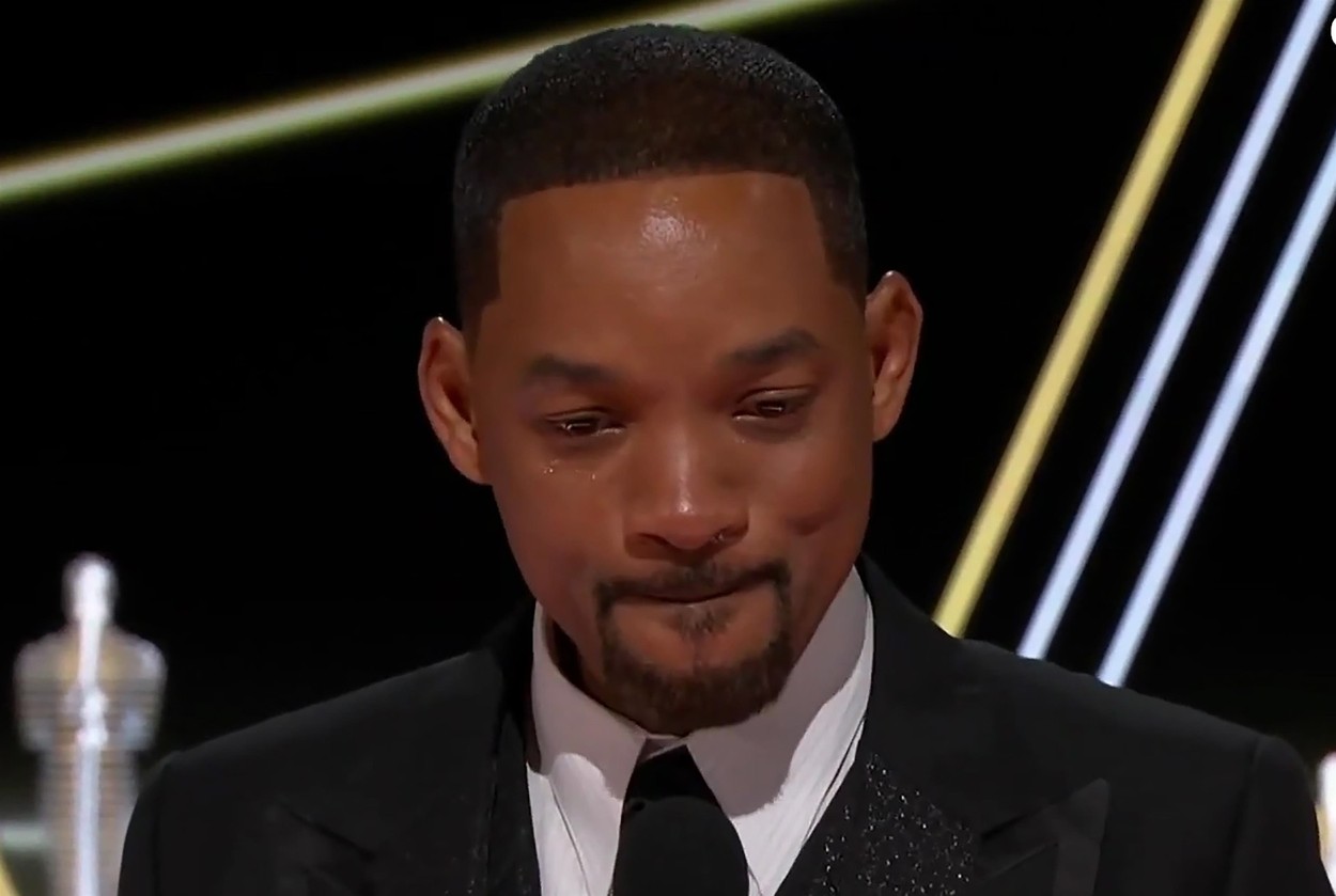 Will Smith a demisionat din Academia Oscarurilor după ce l-a pălmuit pe Chris Rock pe scenă