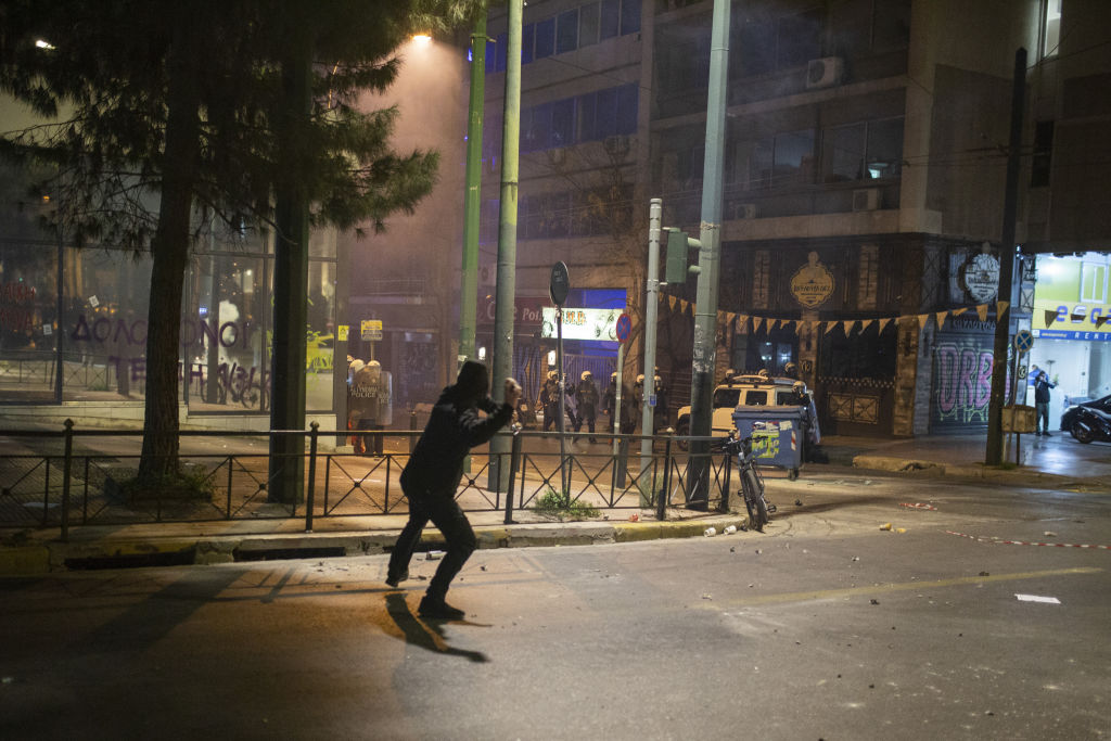 Violențe în Grecia după tragedia feroviară în care cel puțin 43 de persoane au murit. Oamenii s-au bătut cu polițiștii. VIDEO - Imaginea 6