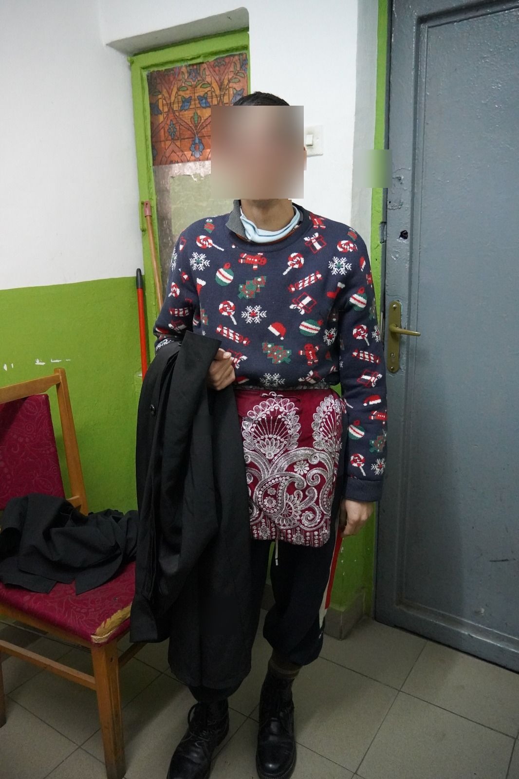 Surpriză după ce polițiștii au ridicat o „măicuță” care cerșea în fața unei biserici din Bacău. Cine era, de fapt. FOTO - Imaginea 4