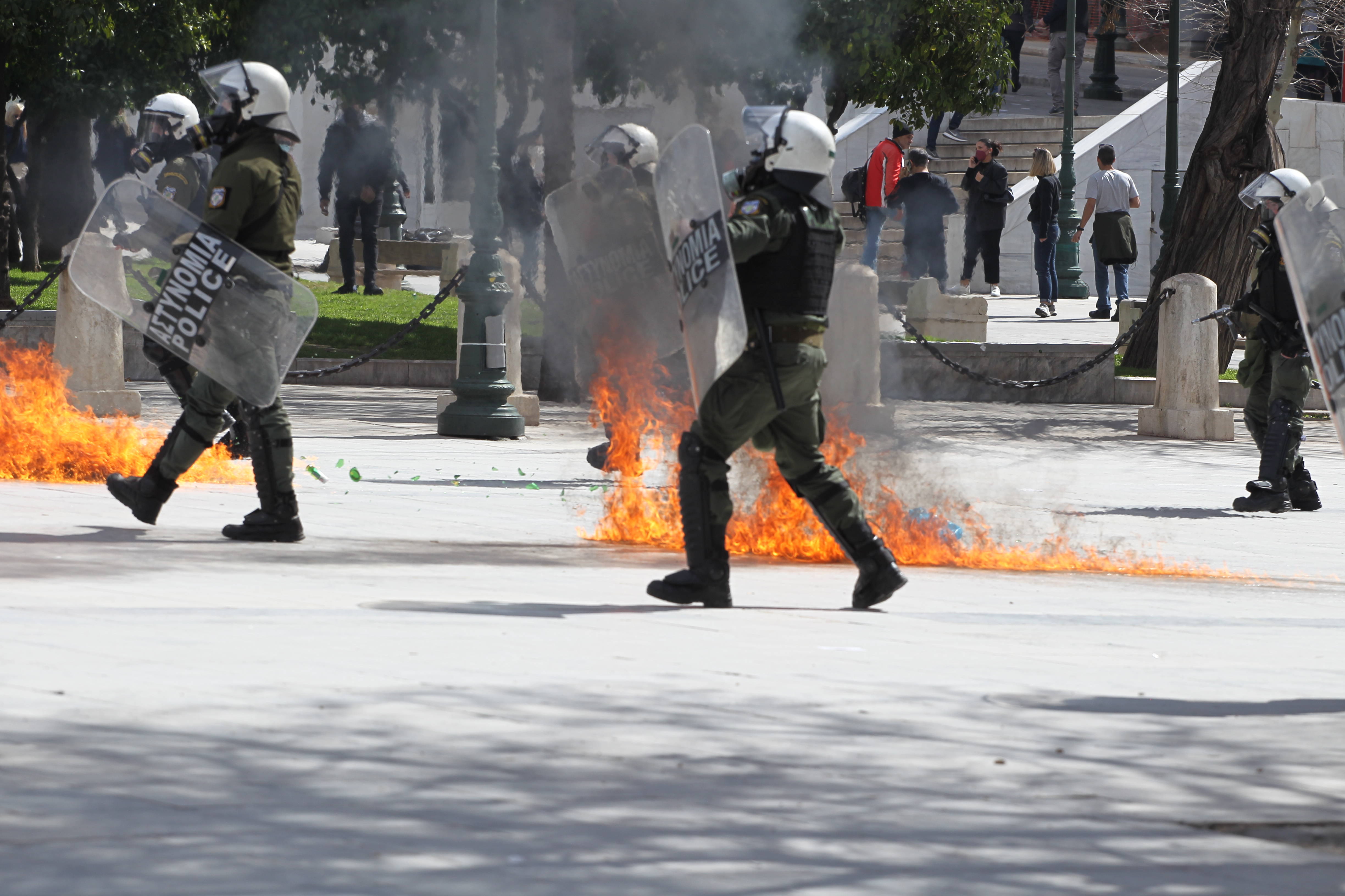 Proteste violente în Grecia, după dezastrul feroviar în care a murit și un român. Ciocniri între poliţie şi manifestanţi - Imaginea 6